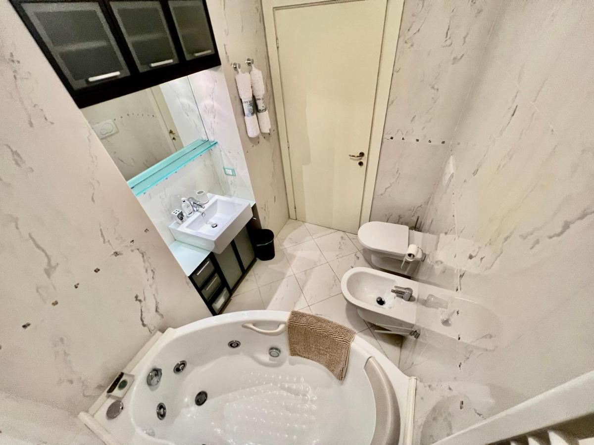 Divina Luxury Apartment With Jacuzzi Near The Lake Como Exterior foto